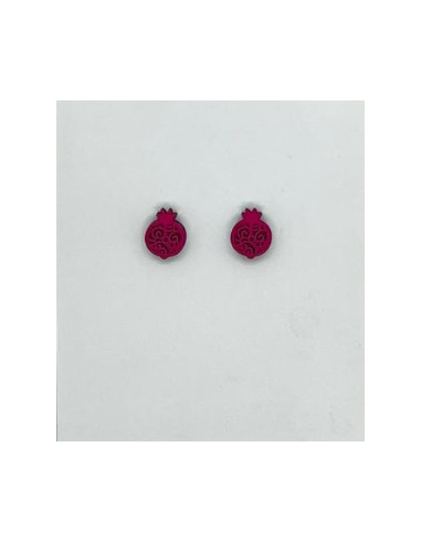 Small wooden macramé design stud...