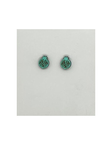 Small wooden macramé design stud...