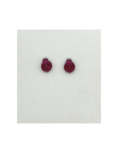 Small wooden macramé design stud...