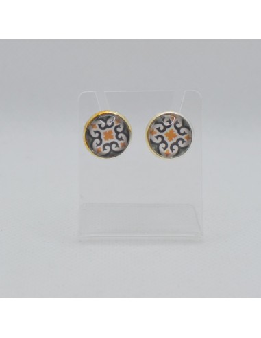 Small circular stud earrings - The...