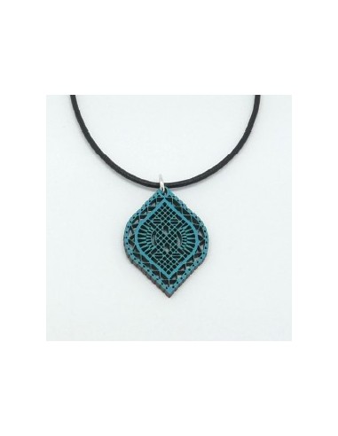 Wooden pendant necklace - The Guipur...