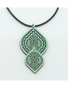 Wooden pendant necklace - The Guipur Collection
